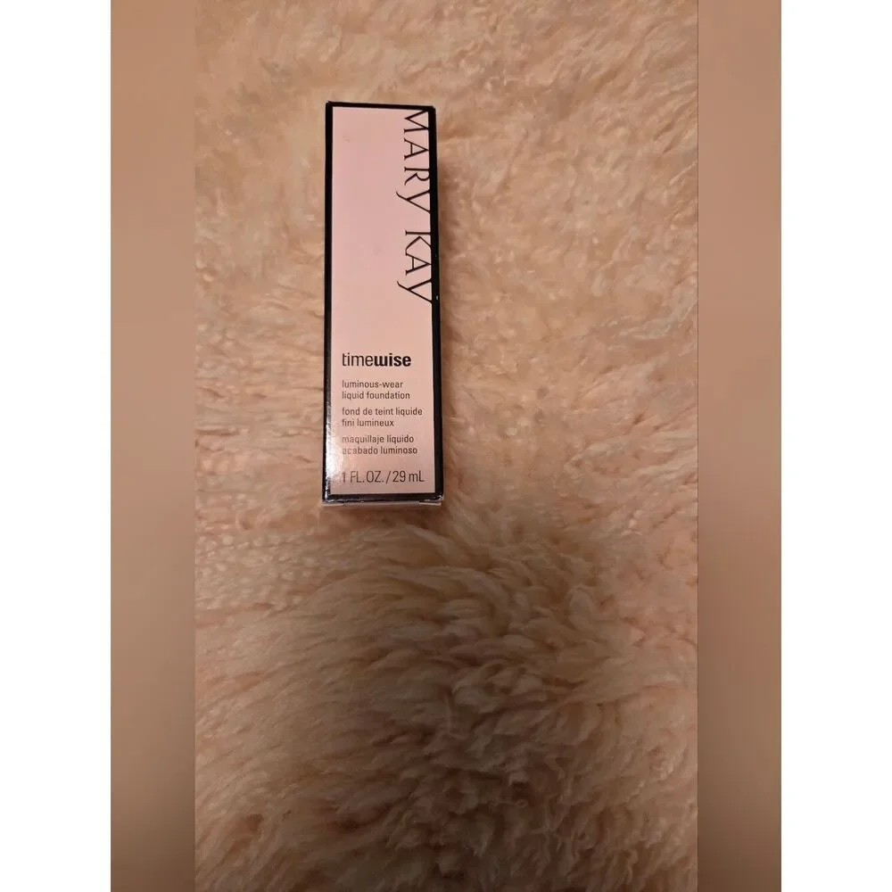 NIB Mary Kay TimeWise Ivory 4 Luminous Liquid Foundation w/Box 038699